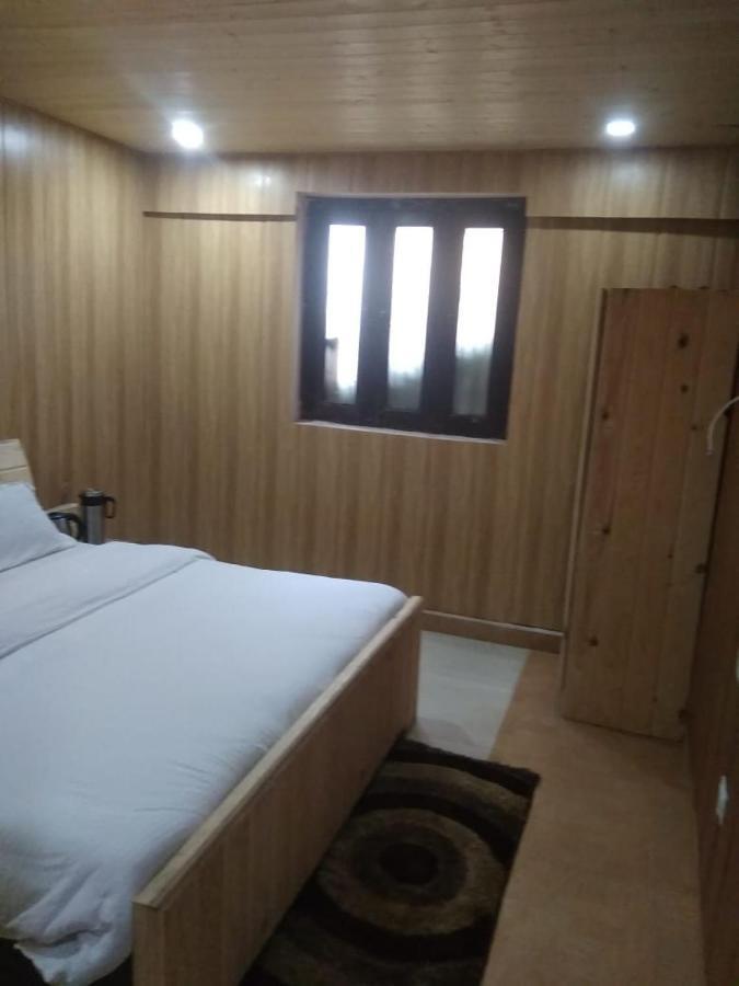 Hotel Charanpaduka Badrinath Eksteriør bilde