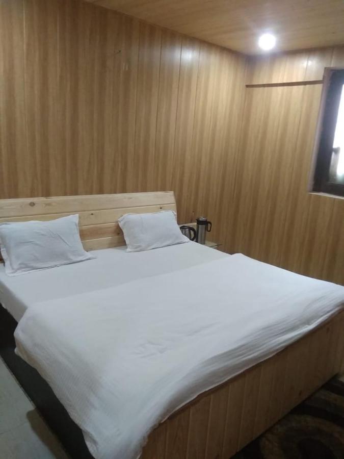 Hotel Charanpaduka Badrinath Eksteriør bilde